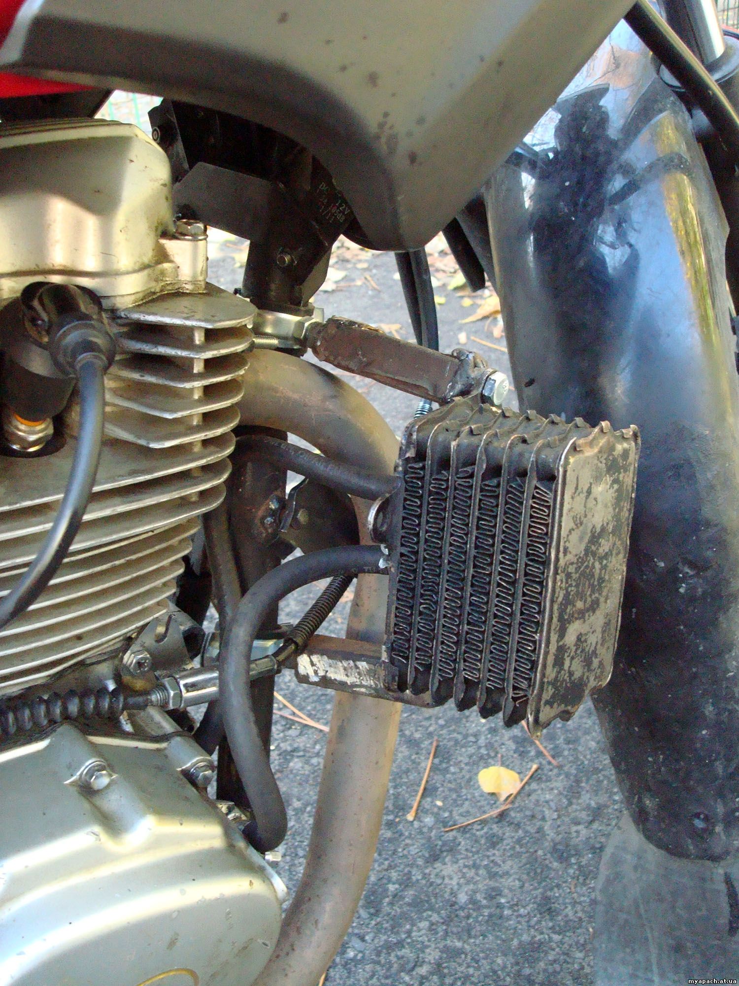Нові кріплення для масляного радіатора, мотоцикл Альфамото Апачі