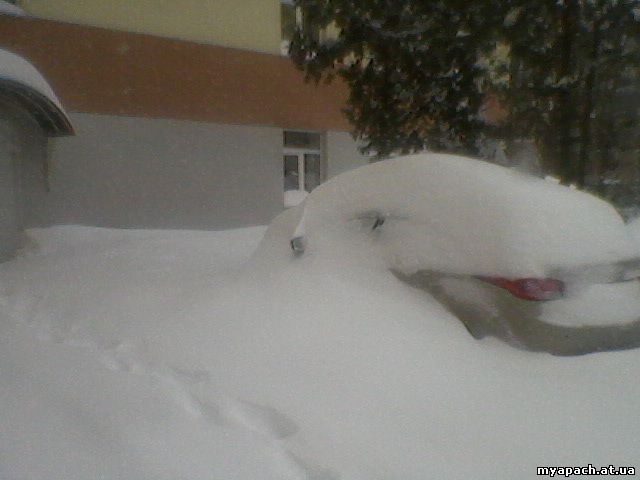 Сніг паралізував Київ - столицю України