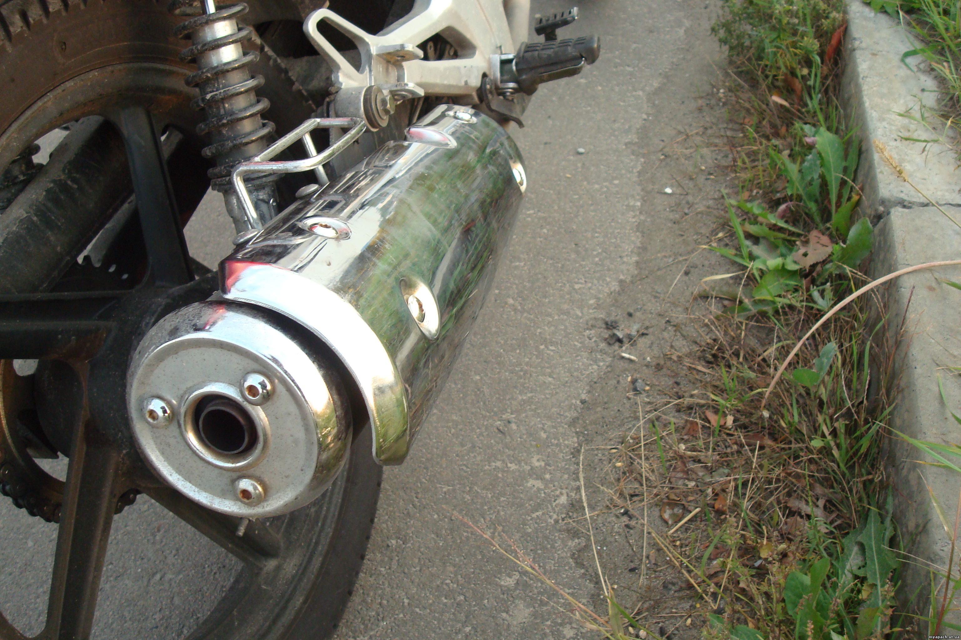 Відремонтована вихлопна труба мотоцикла Альфамото апачі