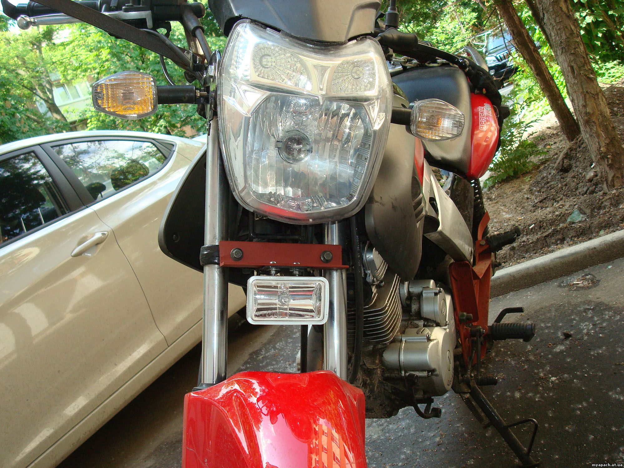 Додаткова фара на мотоцикла Апачі 200сс