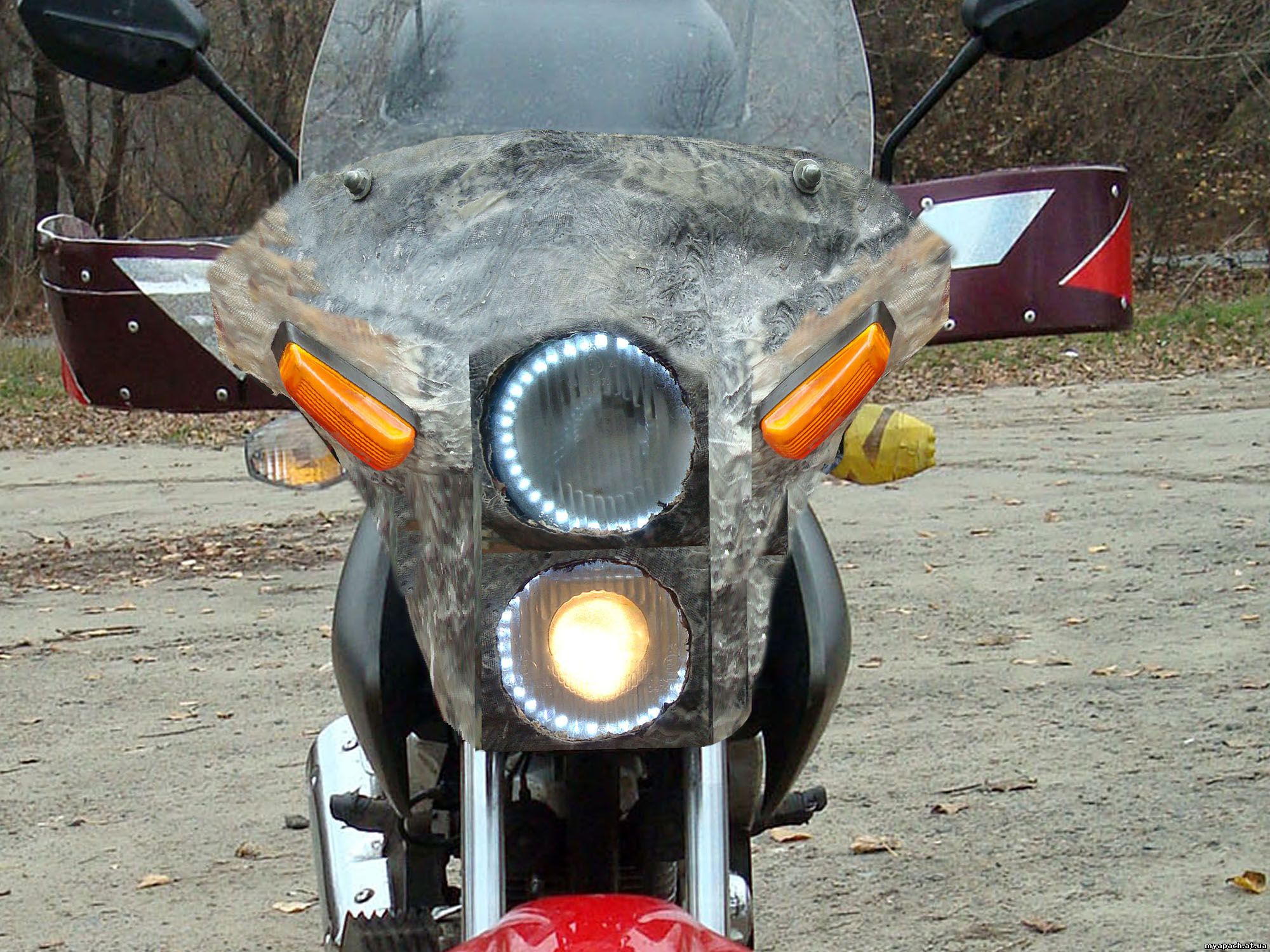 Фотошопний концепт вертикального розміщення фар на мотоциклі Альфамото Апачі